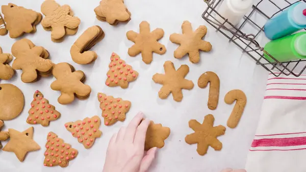 Decorar galletas de jengibre — Foto de Stock