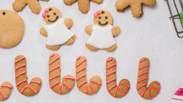 Decorating Gingerbread cookies — Stock Photo, Image