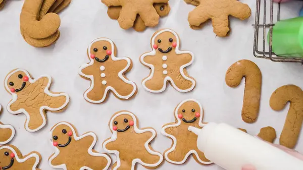 Decorar galletas de jengibre — Foto de Stock