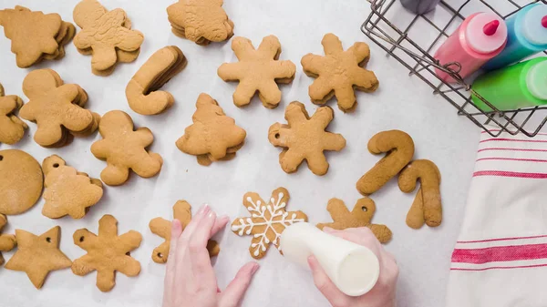 Decorar galletas de jengibre — Foto de Stock