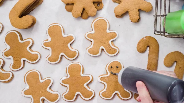 Hacer galletas de jengibre — Foto de Stock