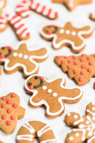 Fazer biscoitos de gengibre — Fotografia de Stock