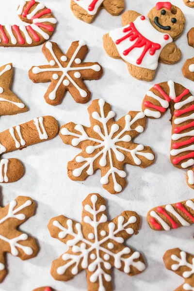 Fazer biscoitos de gengibre — Fotografia de Stock