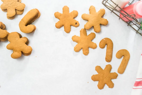 Hacer galletas de jengibre — Foto de Stock