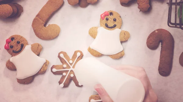 Hacer galletas de jengibre — Foto de Stock