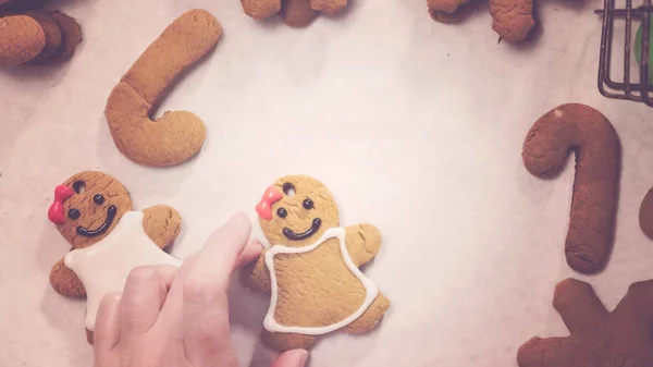 Hacer galletas de jengibre — Foto de Stock