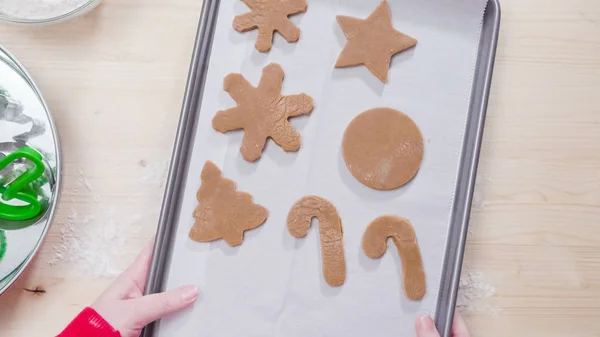 Faire des biscuits au pain d'épice — Photo