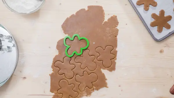 Hacer galletas de jengibre — Foto de Stock