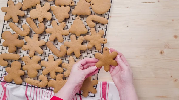 Hacer galletas de jengibre — Foto de Stock