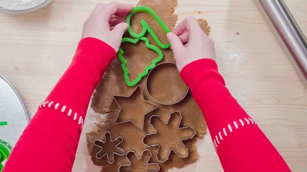 Maken van peperkoek cookies — Stockfoto