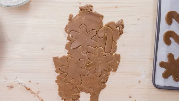 Hacer galletas de jengibre — Foto de Stock