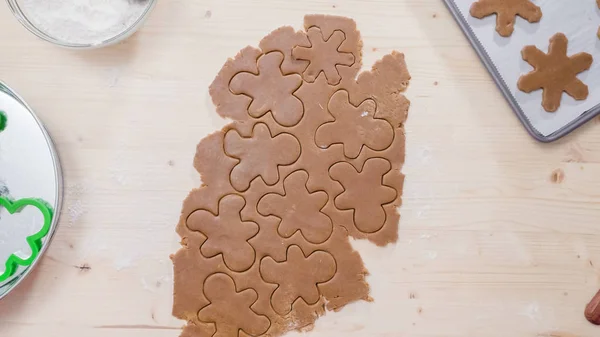 Gingerbread koekjes bakken — Stockfoto