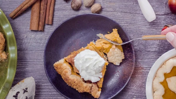 Traditional Pumpkin pie — Stock Photo, Image