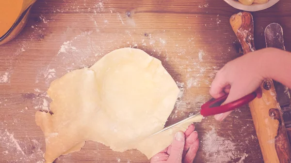 Производство тыквенного пирога — стоковое фото