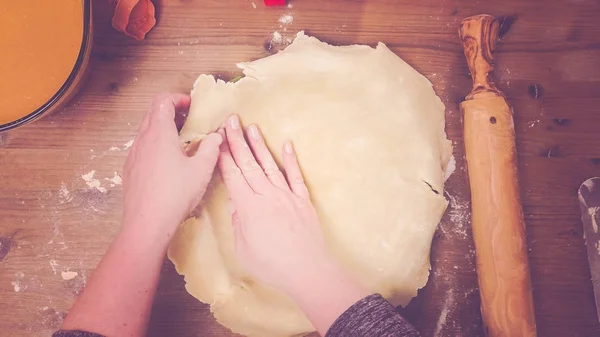 Dokonywanie ciasto z dyni — Zdjęcie stockowe