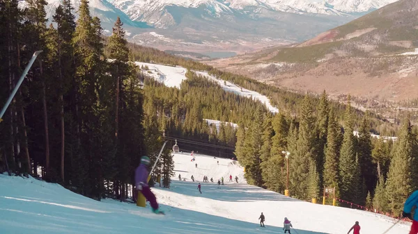 滑雪季节开始时的高山滑雪 — 图库照片
