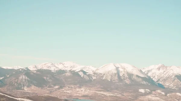 Vue sur les sommets de montagne — Photo