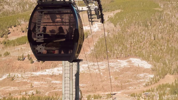 科罗拉多 2017年11月26日 滑雪缆车到山顶 — 图库照片