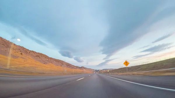 Autopista conducción pov — Foto de Stock