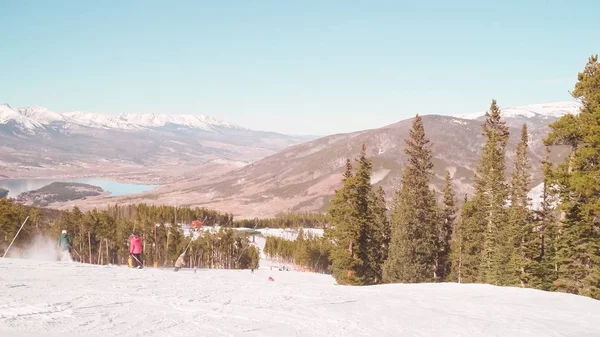 スキー シーズンの始まりにおけるアルペン スキー競技 — ストック写真