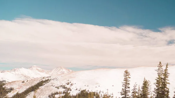 Vista Los Picos Montaña Cubiertos Nieve — Foto de Stock