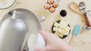 Adım adım. Pişirme tatil sezonu için şeker kurabiye hamuru hazırlama.