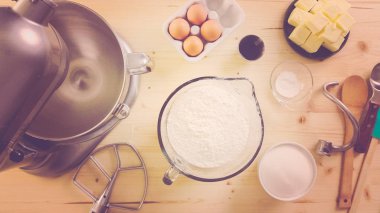 Adım adım. Pişirme tatil sezonu için şeker kurabiye hamuru hazırlama.