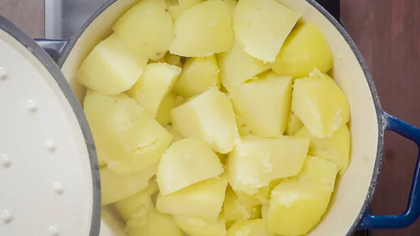 Pas Pas Pommes Terre Bouillantes Pour Purée Crémeuse Four Hollandais — Photo