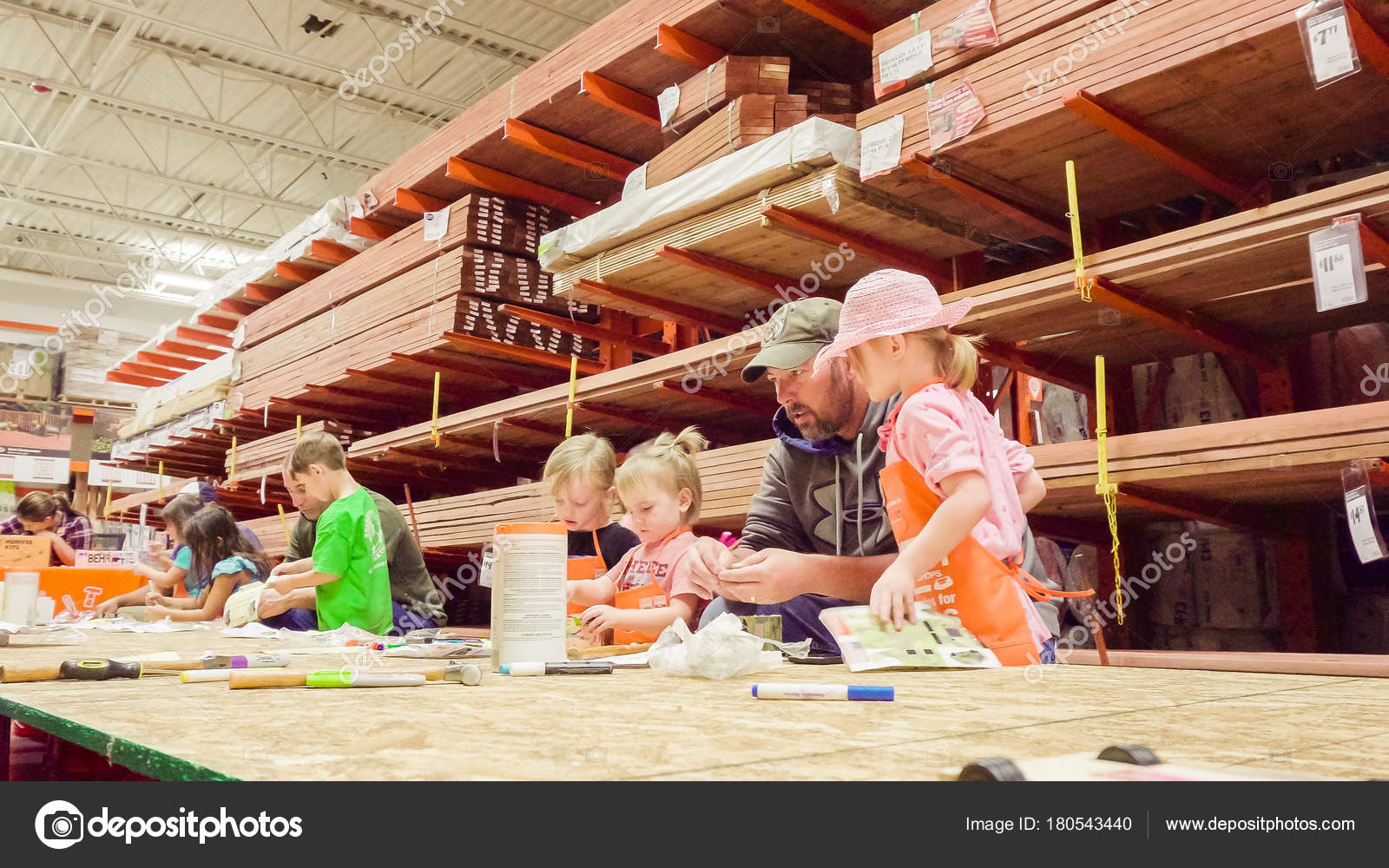 Stockfotos Home Depot Store Bilder Stockfotografie Home Depot Store Lizenzfreie Fotos Depositphotos