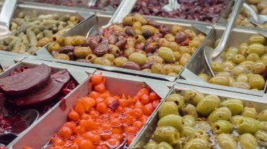 Turşu sebze bar grociery mağazasında.