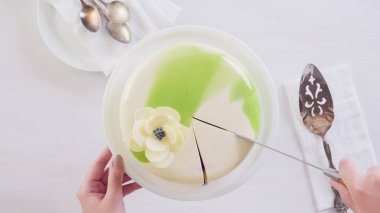 Mousse Kek ayna sır ile