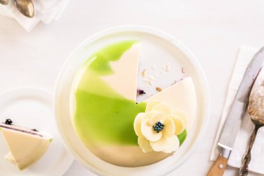 Mousse Kek ayna sır ile