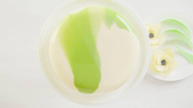 Mousse Kek ayna sır ile