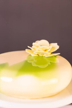 Mousse Kek ayna sır ile