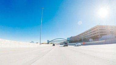 POV bakış açısı - sürüş Güney eyaletler arası karayolu I25 üzerinde.