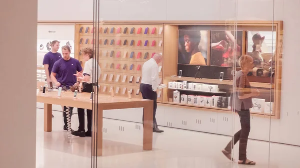 Interior toko Apple — Stok Foto