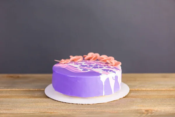 Торт Мус з дзеркальною глазур'ю — стокове фото