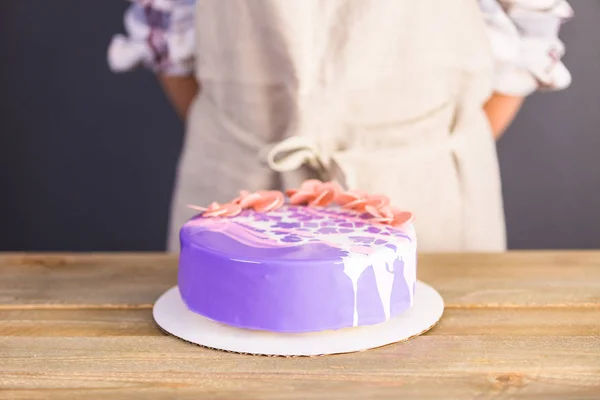 Ciasto musowe z polewą lustrzaną — Zdjęcie stockowe