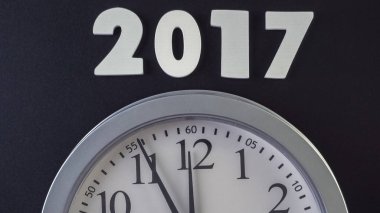 2017 yıl siyah bir zemin üzerine beyaz numaraları.