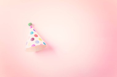 Renkli parti şapkası