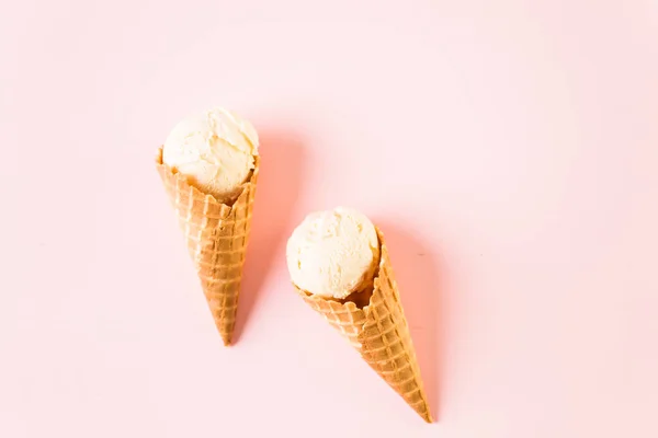 Waffle dondurma koniler — Stok fotoğraf