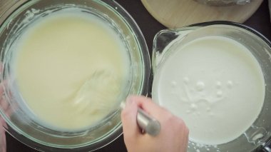 Mousse Kek ayna sır ile