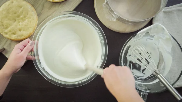 Pastel de mousse con espejo vidriado — Foto de Stock