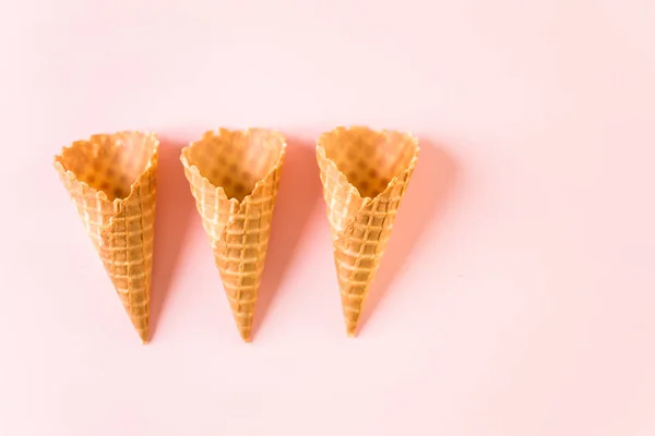 Cônes de crème glacée gaufre — Photo