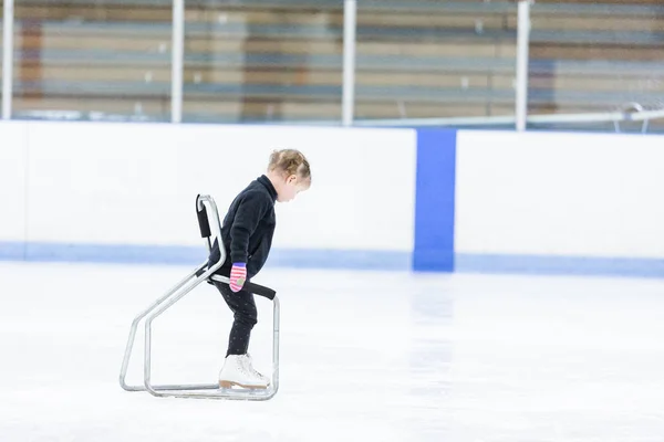 Cours de patinage sur glace — Photo