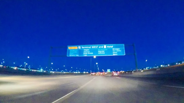 Rijden naar de internationale luchthaven van Denver — Stockfoto