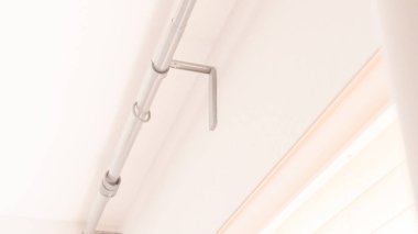 Yatak odasında asılı perdeler