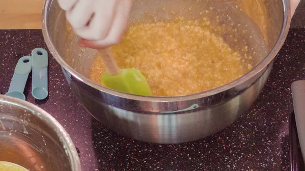 Bakning bananbröd — Stockfoto