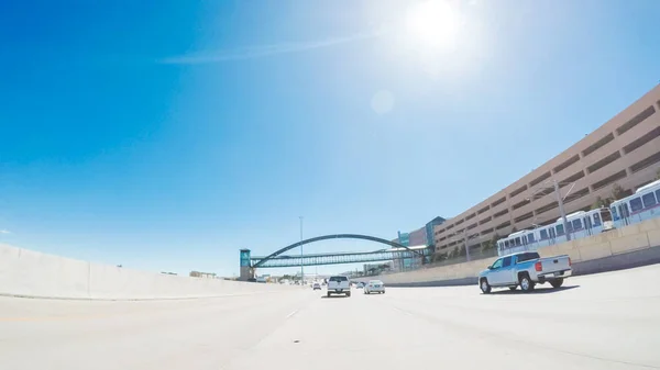 Autopista conduciendo por la Interestatal — Foto de Stock