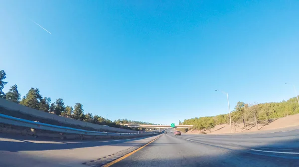 Montanha vista de condução — Fotografia de Stock